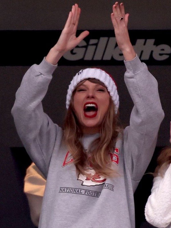 Taylor Swift Chiefs Gray Sweatshirt