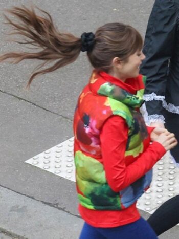 Lily Collins  Emily in Paris S04 Vest