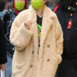 Only-Murders-In-The-Building-Selena-Gomez-Beige-Fur-Coat-627×800-1