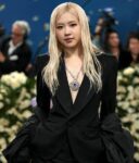 Rose-Met-Gala-2025-Black-Blazer-510×600